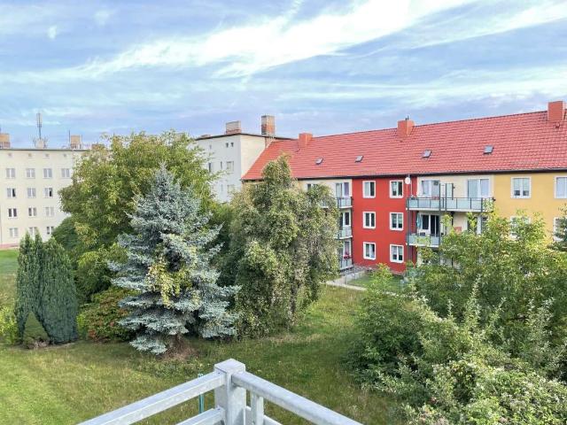Mieter willkommen! Renovierte 2 Zimmer Wohnung mit Balkon