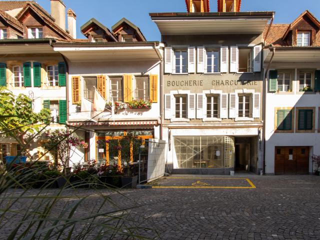 Mietobjekt – Bijou mit kulturhistorischem Charme 2.5 Zimmer Erdgeschosswohnung – Immoschwab AG in Murten und Aarberg