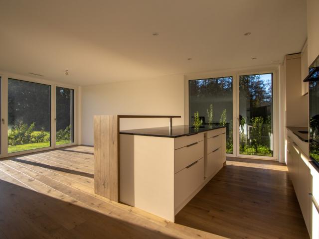 Mietobjekt – Traumhafte 4.5 Zimmer Erdgeschosswohnung in unmittelbarer Seenähe! – Immoschwab AG in Murten und Aarberg