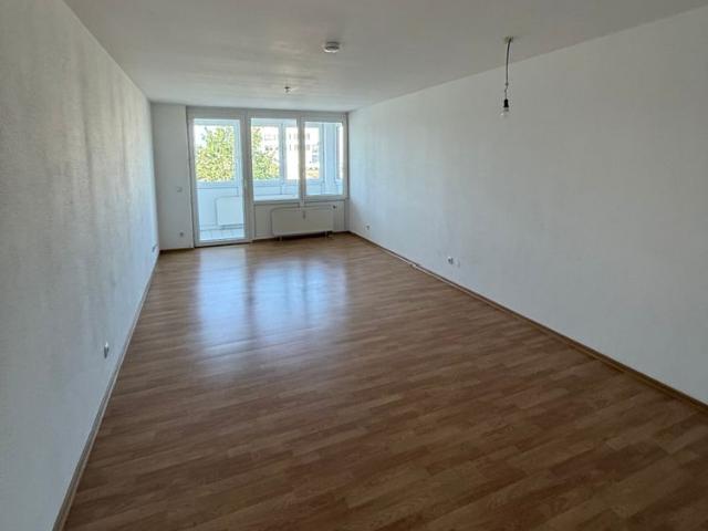 Mietwohnung in Dachau Wintergarten inklusive: Helle Wohnung mit ruhigem Innenhofbalkon
