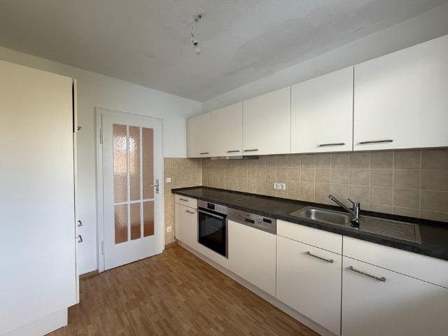 Mietwohnung in Erlangen Helle 4 Zimmer Wohnung mit 2 Loggien und Einbauküche!