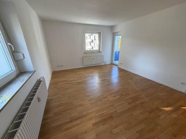 Mietwohnung in Erlangen Parkettboden, ein modernes Bad und ein eigener Balkon Auf Wunsch mit Stellplatz!