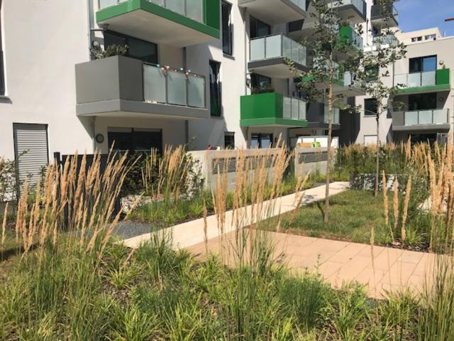 Mietwohnung in Frankfurt Attraktive Erdgeschoss Wohnung mit Einbauküche und Terrasse