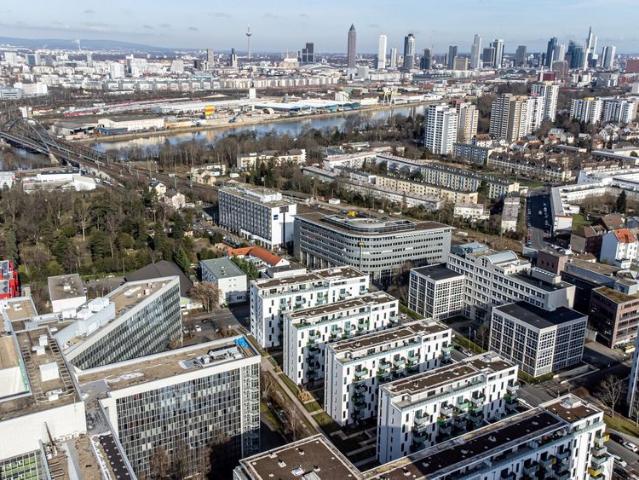 Mietwohnung in Frankfurt Großzügig geschnittene 2 Zimmer Wohnung mit Balkon!