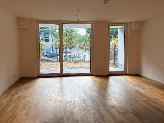 Mietwohnung in Frankfurt Tolle 4 Zimmer Wohnung im Erdgeschoss mit 2 Bädern und 2 Terrassen