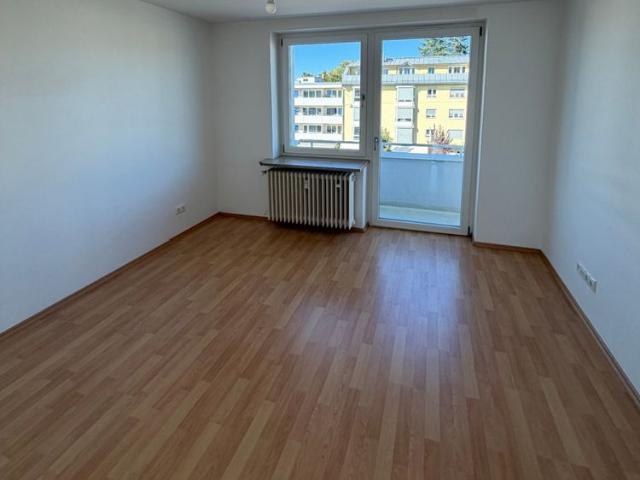 Mietwohnung in München Gemütliche 2 Zimmer Wohnung mit sonnigem Balkon zum Innenhof