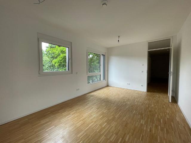 Mietwohnung in Nürnberg Große 3 Zimmer Wohnung mit zwei Badezimmern und Loggia