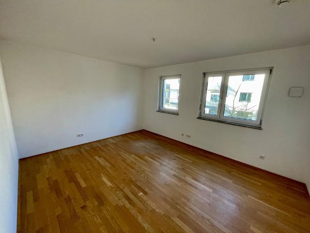 Mietwohnung in Regensburg Moderne 3 Zimmer Wohnung mit zwei Balkonen und praktischem Lagerraum!