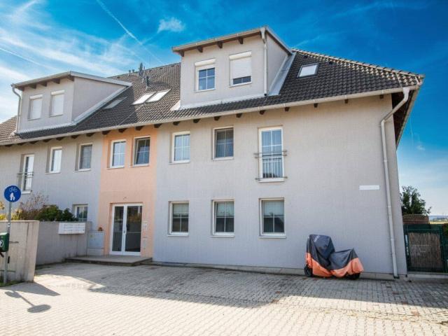MIETWOHNUNG in SCHNELLBAHNNÄHE mit Fußbodenheizung, Parkplatz und großem Kellerabteil > Saniert!