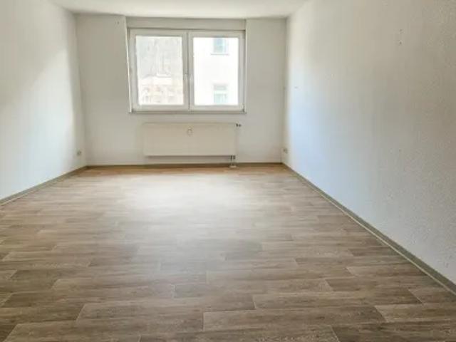 Mietwohnungen ✓ 155 € Kaltmiete ✓ 39,50 m² Wohnfläche ⌖ 08527 Plauen, Hofer Straße 52
