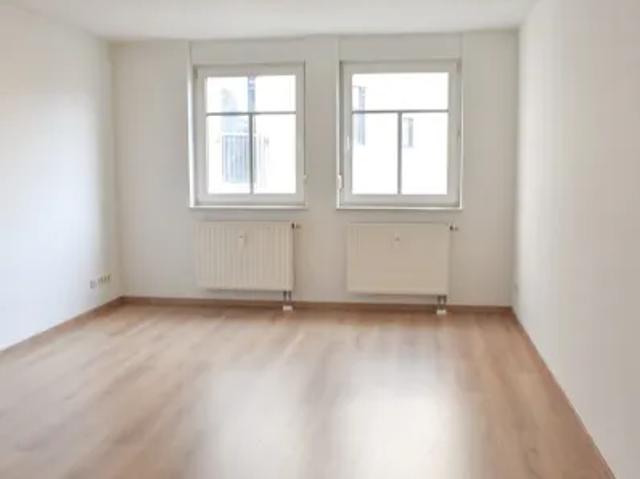 Mietwohnungen ✓ 195 € Kaltmiete ✓ 47,42 m² Wohnfläche ⌖ 08527 Plauen, Trockentalstraße 85