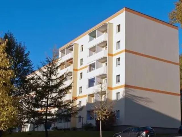 Mietwohnungen ✓ 245 € Kaltmiete ✓ 53 m² Wohnfläche ⌖ 08236 Ellefeld, Göltzschtalblick 9