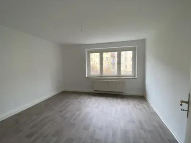 Mietwohnungen ✓ 265 € Kaltmiete ✓ 48 m² Wohnfläche ⌖ 08525 Plauen, Hölderlinstr. 7