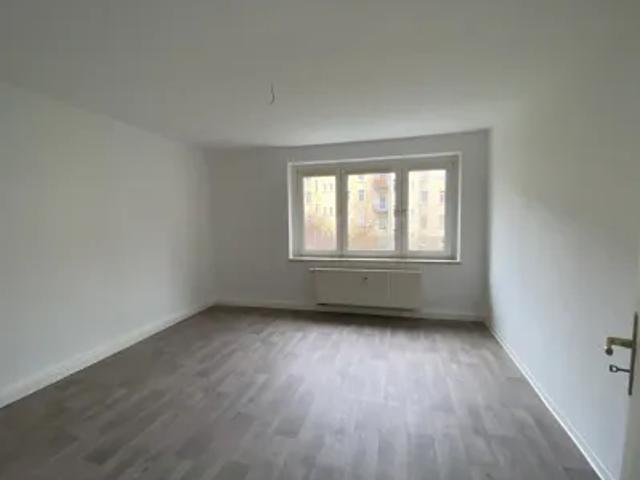Mietwohnungen ✓ 265 € Kaltmiete ✓ 48 m² Wohnfläche ⌖ 08525 Plauen, Hölderlinstr. 7