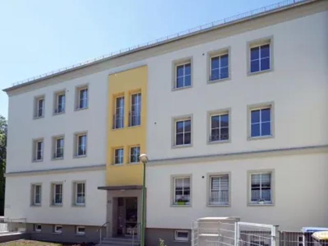 Mietwohnungen ✓ 286,49 € Kaltmiete ✓ 48,15 m² Wohnfläche ⌖ 08525 Plauen, Forststraße 84