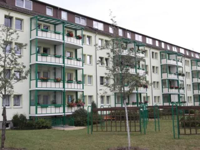 Mietwohnungen ✓ 294 € Kaltmiete ✓ 53,43 m² Wohnfläche ⌖ 08606 Oelsnitz/V Str. des Friedens 16