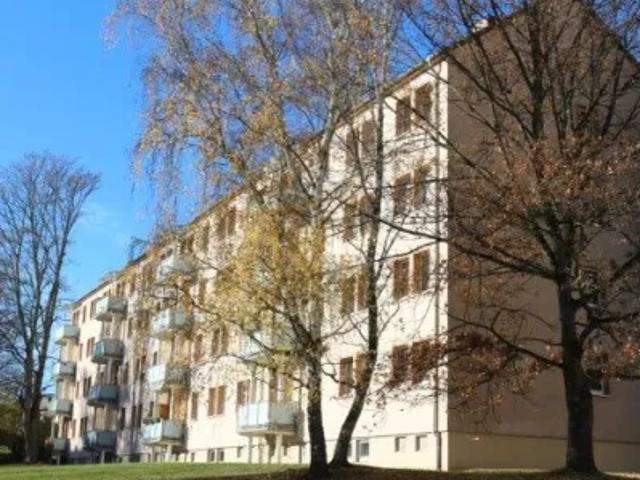 Mietwohnungen ✓ 299 € Kaltmiete ✓ 57,90 m² Wohnfläche ⌖ 08525 Plauen, Martin Luther Straße 90