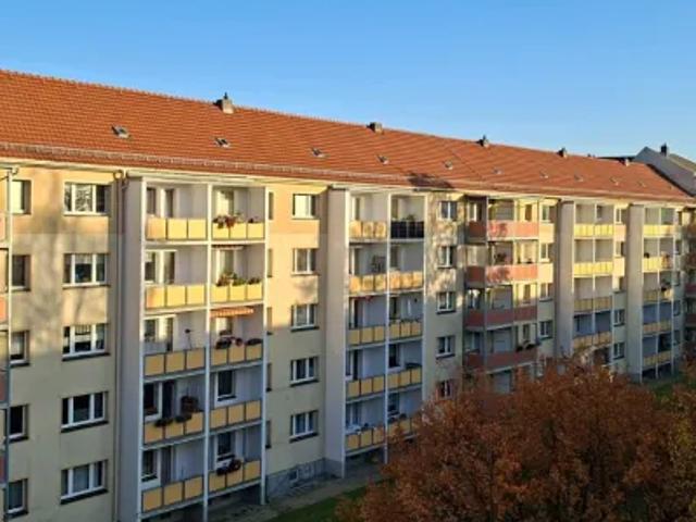 Mietwohnungen ✓ 230 € Kaltmiete ✓ 47,40 m² Wohnfläche ⌖ 08525 Plauen, Hölderlinstraße 12