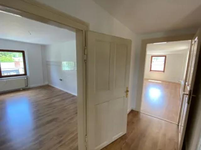 Mietwohnungen ✓ 340 € Kaltmiete ✓ 68 m² Wohnfläche ⌖ 07973 Greiz, Carolinenstr. 36/36a