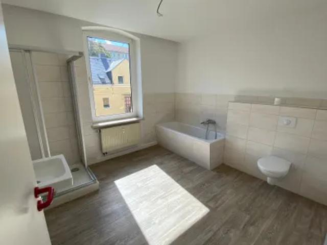 Mietwohnungen ✓ 350 € Kaltmiete ✓ 70 m² Wohnfläche ⌖ 08529 Plauen, Reusaer Str. 83