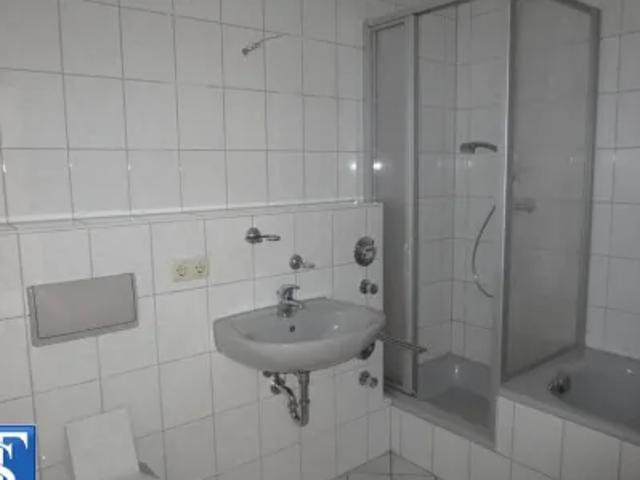Mietwohnungen ✓ 358 € Kaltmiete ✓ 71,62 m² Wohnfläche ⌖ 08523 Plauen, Auguststraße 18