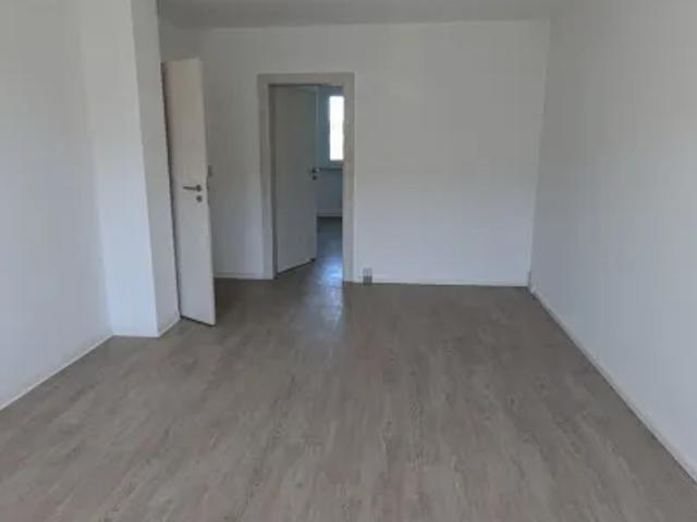 Mietwohnungen ✓ 370 € Kaltmiete ✓ 62,27 m² Wohnfläche ⌖ 08233 Treuen, Oststraße 76