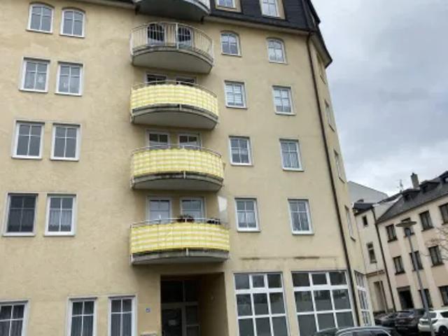 Mietwohnungen ✓ 300 € Kaltmiete ✓ 50,18 m² Wohnfläche ⌖ 08523 Plauen, Burgstraße 49