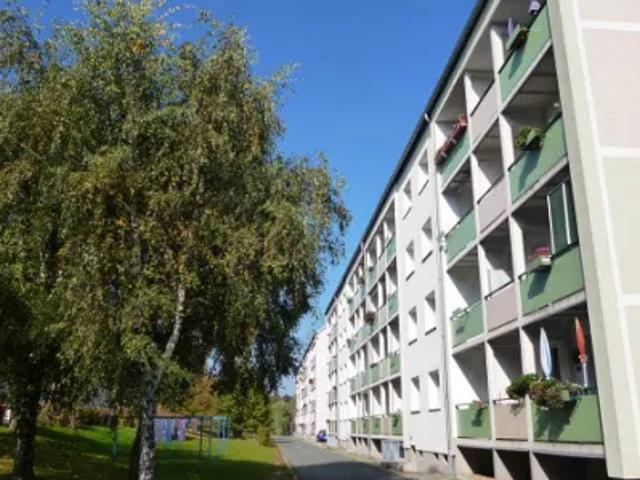 Mietwohnungen ✓ 310 € Kaltmiete ✓ 51,29 m² Wohnfläche ⌖ 08233 Treuen, Oststraße 76