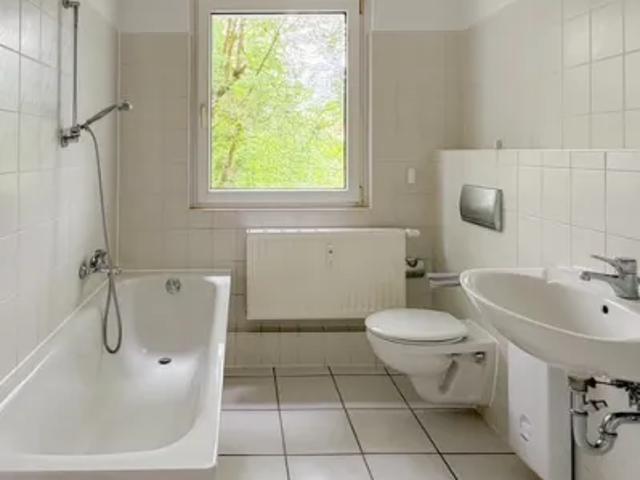 Mietwohnungen ✓ 310 € Kaltmiete netto ✓ 75,30 m² Wohnfläche ⌖ 08523 Plauen, Zaderastraße 70