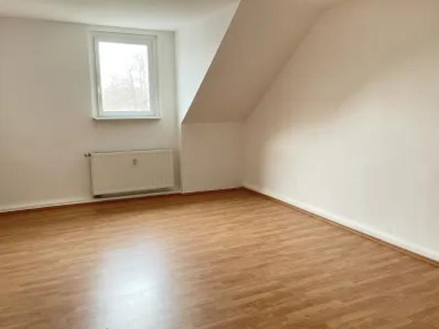 Mietwohnungen ✓ 420 € Kaltmiete ✓ 105 m² Wohnfläche ⌖ 08468 Oberheinsdorf, Reichenbacher Str. 170