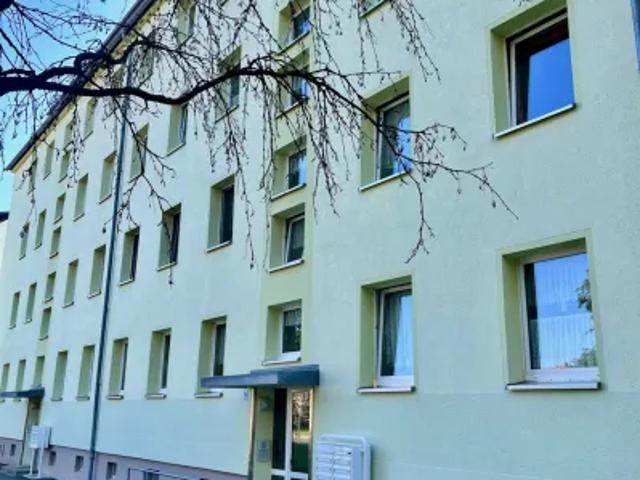 Mietwohnungen ✓ 420 € Kaltmiete ✓ 85,87 m² Wohnfläche ⌖ 08606 Oelsnitz/V Str. des Friedens 16