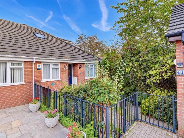 Miersfield, High Wycombe, Buckinghamshire HP11, 3 bed bungalow to rent, £1,900 pcm | PrimeLocation