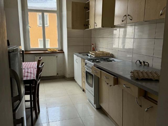 Polecam mieszkanie do remontu 70,46 m² w centrum Jeleniej Góry