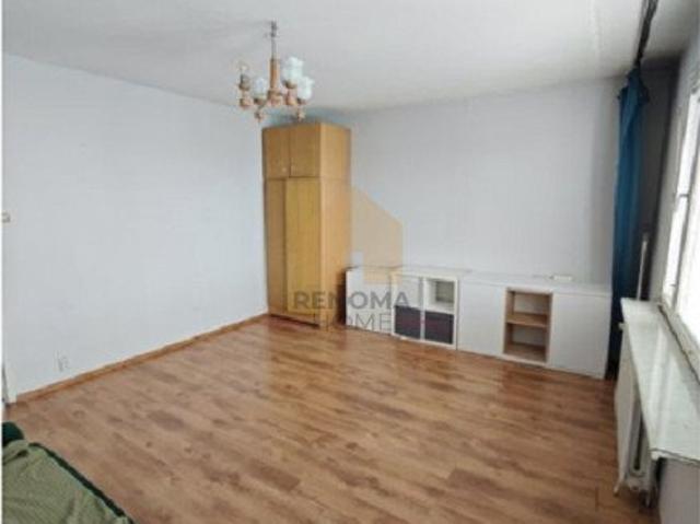 Mieszkanie do remontu z balkonem i placem zabaw w Lubinie