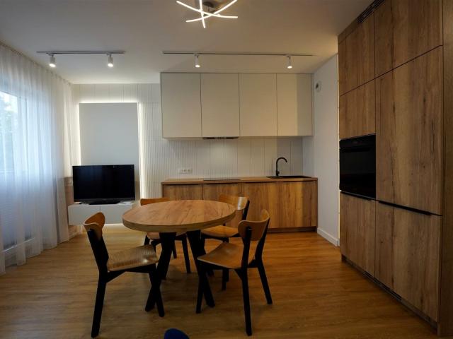 Mieszkanie kawalerka z kuchnią w zabudowie 31 m² na wynajem Kielce, Centrum