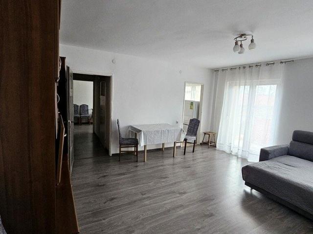 Mieszkanie w centrum Żar, w bloku z balkonem