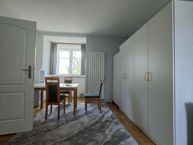 Mieszkanie w bloku mieszkalnym 48,50 m² nad rzeką na wynajem Warszawa, Nowodwory