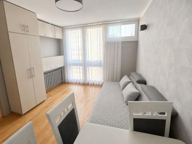 Mieszkanie 27 m² z kuchnią w zabudowie na wynajem ul. Pereca, Warszawa, Śródmieście