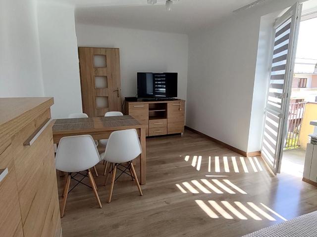 Mieszkanie 37 m² z oddzielną kuchnią na wynajem ul. Chrząszcza, Tarnów, Jasna