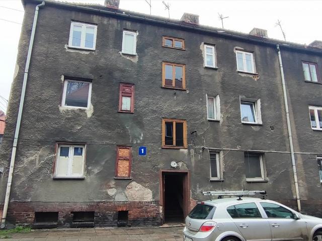 Na sprzedaż 2 pokojowe mieszkanie 43 m² w zabytkowym budynku