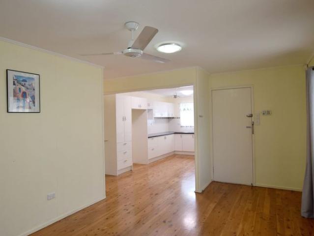 MIGHTY TIDY HOME READY FOR MOVE IN!