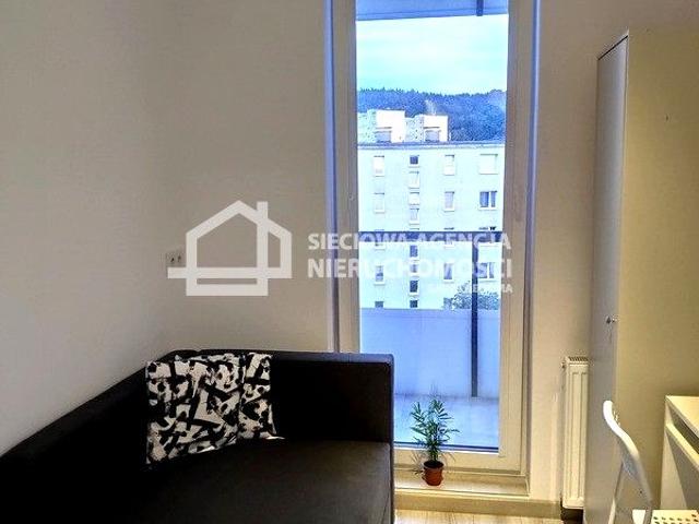 Mikrokawalerka w bloku mieszkalnym 15 m² przy lesie na wynajem Gdynia, Chylonia
