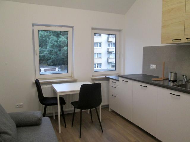 Mikrokawalerka kawalerka z kuchnią w zabudowie 18 m² na wynajem ul. Ugorek, Kraków, Olsza