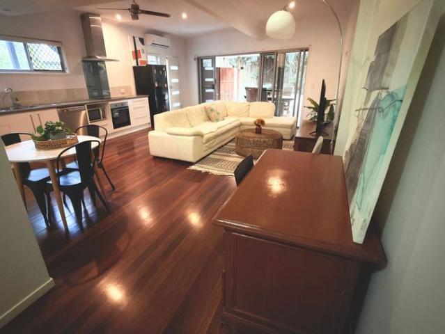Milton fully furnished or unfurnished town house