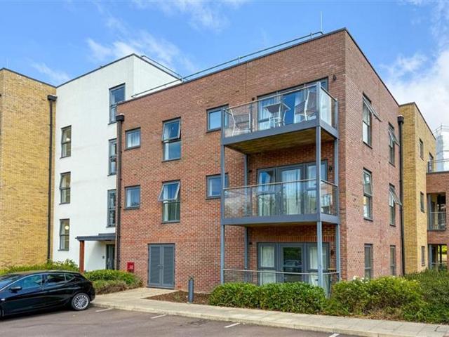 Milton Keynes MK10 1 bed flat to rent £1,175 pcm £271 pw