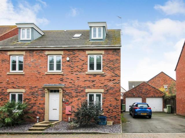 Milton Keynes MK10 5 bed detached house to rent £2,750 pcm £635 pw