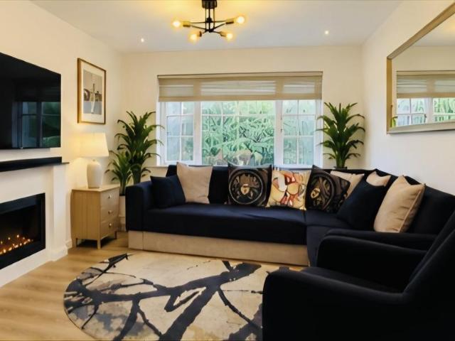 Milton Keynes MK5 4 bed semi detached house to rent £2,800 pcm £646 pw