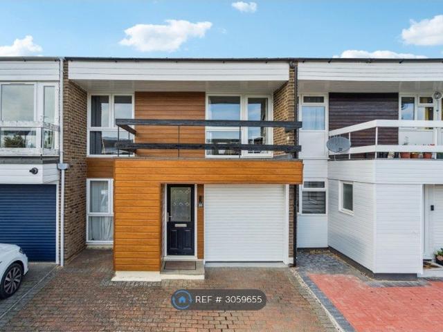 Milton Lawns, Amersham HP6, 3 bed terraced house to rent, £2,500 pcm | PrimeLocation