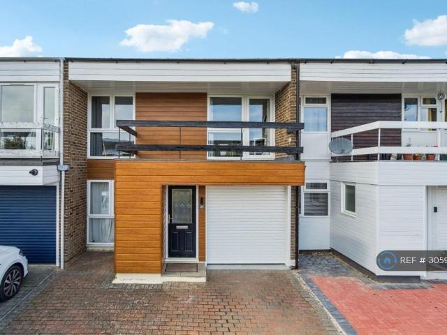 Milton Lawns, Amersham, HP6 3 bed terraced house to rent £2,500 pcm £577 pw