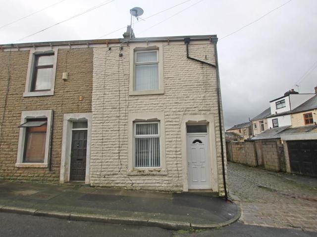 Milton Street, Oswaldtwistle 2 bed end of terrace house to rent £575 pcm £133 pw